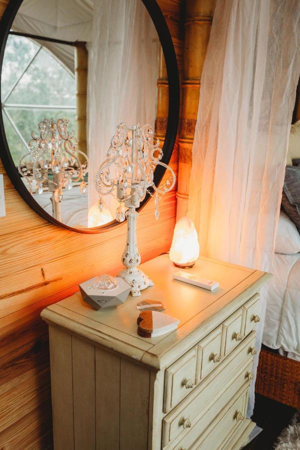Waterfront Luxury Glamping Dome Campo de lujo