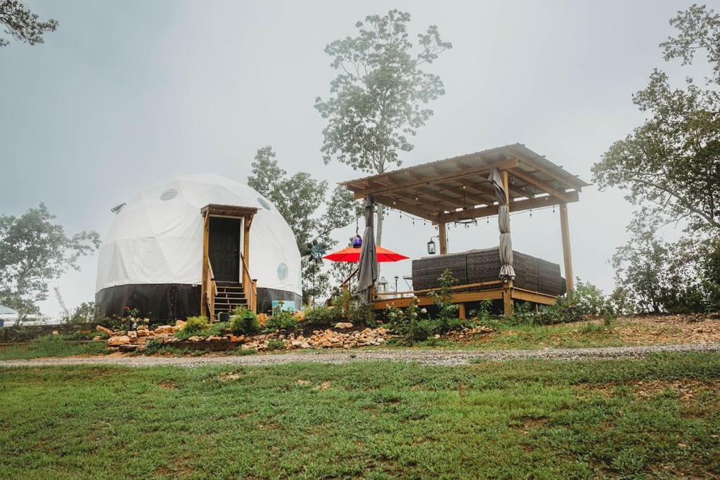 Campo de lujo Waterfront Luxury Glamping Dome *