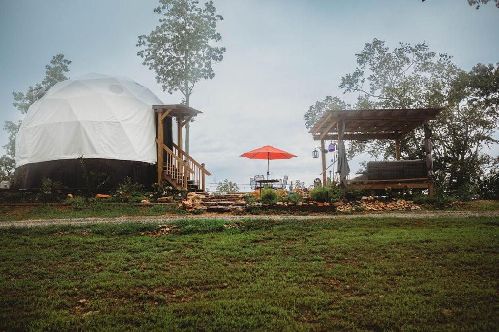 Campo de lujo Waterfront Luxury Glamping Dome Rogersville